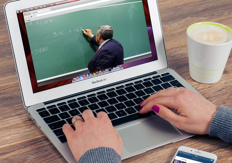 ADVANTAGES OF ONLINE EDUCATION